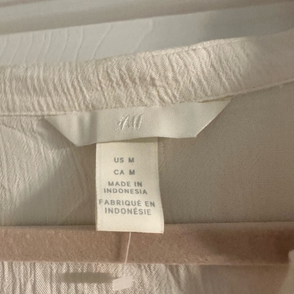 NWT H&M White Top - Picture 2 of 2